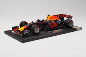 Red Bull Racing Tag Heuer RB13 #3 D. Ricciardo 3rd Place Malaysian GP 2017 Minichamps 1:18 117171503 Druckguss — Bild 2 von 6