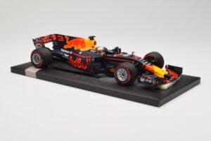 Red Bull Racing Tag Heuer RB13 #3 D. Ricciardo 3rd Place Malaysian GP 2017 Minichamps 1:18 117171503 Druckguss — Bild 4 von 6