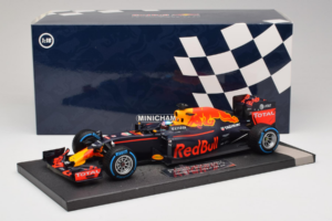 Red Bull RB12 Tag Heuer #3 D. Ricciardo Red Bull Racing Brazilian Grand Prix 2016 Minichamps 1:18 117161203 Resin — Bild 6 von 6