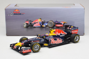 Red Bull RB8 Renault #2 M. Webber Red Bull Racing Showcar 2012 Minichamps 1:18 110120072 Druckguss — Bild 7 von 7