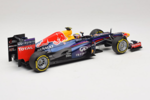 Red Bull RB9 Renault #2 M. Webber Infiniti Red Bull Racing Showcar 2013 Minichamps 1:18 110130072 Druckguss — Bild 2 von 6
