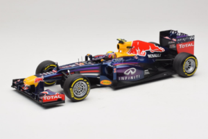 Red Bull RB9 Renault #2 M. Webber Infiniti Red Bull Racing Showcar 2013 Minichamps 1:18 110130072 Druckguss