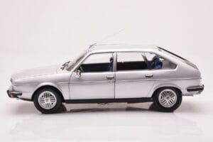 Renault 30 TX Silber Norev 1:18 185272 Druckguss — Bild 4 von 8