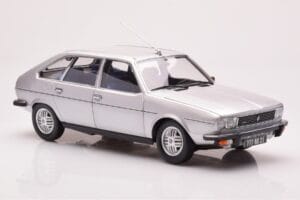 Renault 30 TX Silber Norev 1:18 185272 Druckguss — Bild 6 von 8