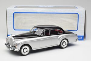Rolls-Royce Silver Cloud III Mulliner Silber & Schwarz MCG 1:18 MCG18128 Druckguss — Bild 6 von 6