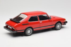 Saab 900 GL Rot MCG 1:18 MCG18340 Druckguss — Bild 3 von 6