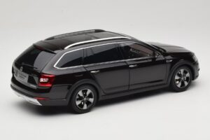 Skoda Octavia Mk4 Combi Braun Paudi Model 1:18 ZMR000005BRA Druckguss — Bild 3 von 8