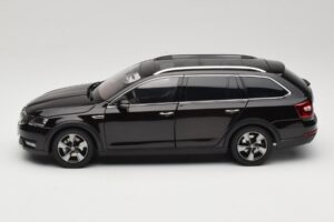Skoda Octavia Mk4 Combi Braun Paudi Model 1:18 ZMR000005BRA Druckguss — Bild 4 von 8
