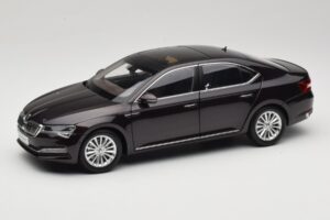 Skoda Superb Mk3 Schwarz Paudi Model 1:18 ZSS000006BLA Druckguss