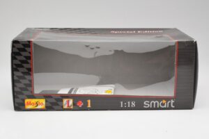 Smart Fortwo Schwarz & Weiß Maisto 1:18 56045 Druckguss — Bild 3 von 3