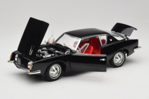 Studebaker Avanti Schwarz Signature Models 1:18 STUDEBAKER001 Druckguss — Bild 2 von 8