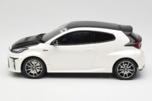 Toyota GRMN Yaris Rally Package Weiß Otto 1:18 OT1071 Resin — Bild 3 von 6