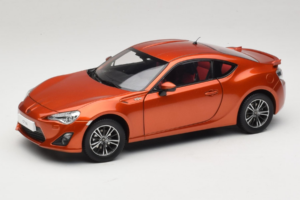 Toyota GT86 Rot Century Dragon 1:18 CD01 Druckguss