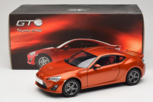 Toyota GT86 Rot Century Dragon 1:18 CD01 Druckguss — Bild 8 von 8