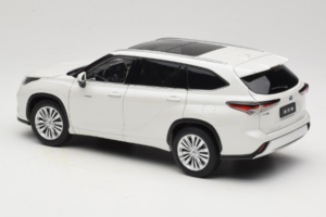 Toyota Highlander XU70 Weiß OEM 1:18 26071-2011 Druckguss — Bild 7 von 8