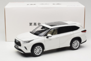 Toyota Highlander XU70 Weiß OEM 1:18 26071-2011 Druckguss — Bild 8 von 8