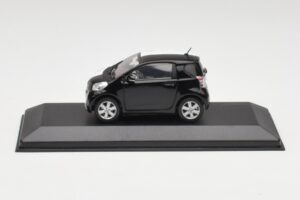 Toyota iQ Schwarz & Weiß Genfer Autosalon 2009 Minichamps 1:43 400166801 Druckguss