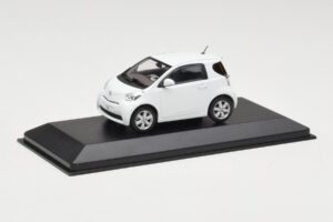 Toyota iQ Weiß Minichamps 1:43 TOYOTA009 Druckguss — Bild 2 von 4