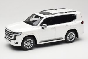 Toyota Land Cruiser J300 ZX Weiß LCD 1:18 LCD18013-ZX-WH Druckguss