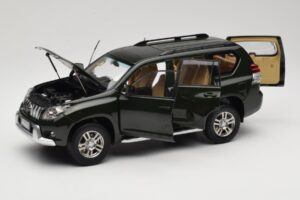 Toyota Land Cruiser Prado J150 Grün Paudi Model 1:18 623132-GR Druckguss — Bild 2 von 8