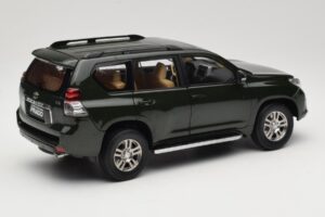 Toyota Land Cruiser Prado J150 Grün Paudi Model 1:18 623132-GR Druckguss — Bild 3 von 8