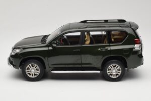 Toyota Land Cruiser Prado J150 Grün Paudi Model 1:18 623132-GR Druckguss — Bild 4 von 8