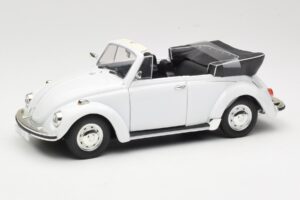 Volkswagen 1302 LS Cabriolet Weiß Revell 1:18 8415 Druckguss