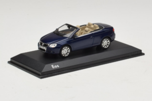 Volkswagen Eos Cabriolet Blau Minichamps 1:43 1F0099300D5Q Druckguss — Bild 2 von 5