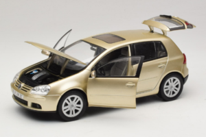 Volkswagen Golf Mk5 Light Bronze Metallic Bburago 1:18 09930201W Druckguss — Bild 2 von 8