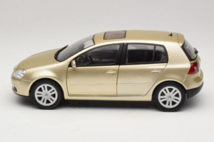 Volkswagen Golf Mk5 Light Bronze Metallic Bburago 1:18 09930201W Druckguss — Bild 4 von 8