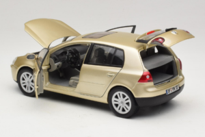 Volkswagen Golf Mk5 Light Bronze Metallic Bburago 1:18 09930201W Druckguss — Bild 5 von 8