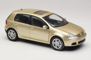 Volkswagen Golf Mk5 Light Bronze Metallic Bburago 1:18 09930201W Druckguss — Bild 6 von 8