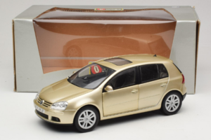 Volkswagen Golf Mk5 Light Bronze Metallic Bburago 1:18 09930201W Druckguss — Bild 8 von 8