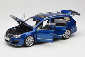 Volkswagen Passat B6 R36 Variant Blau NZG 1:18 KF044 Druckguss — Bild 2 von 9