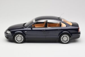 Volkswagen Passat W8 B5.5 Indigo Blue DNA 1:18 DNA000029 Druckguss — Bild 3 von 6