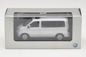 Volkswagen T5 Bus Silber Minichamps 1:43 T5003 Druckguss — Bild 4 von 4