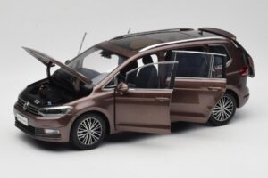 Volkswagen Touran 5T Braun Paudi Model 1:18 ZVE000003BRA Druckguss — Bild 2 von 8
