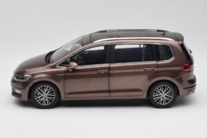 Volkswagen Touran 5T Braun Paudi Model 1:18 ZVE000003BRA Druckguss — Bild 4 von 8