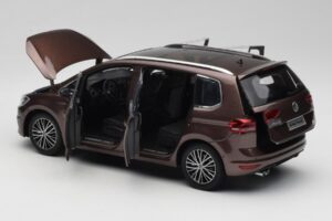 Volkswagen Touran 5T Braun Paudi Model 1:18 ZVE000003BRA Druckguss — Bild 5 von 8