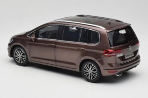 Volkswagen Touran 5T Braun Paudi Model 1:18 ZVE000003BRA Druckguss — Bild 7 von 8