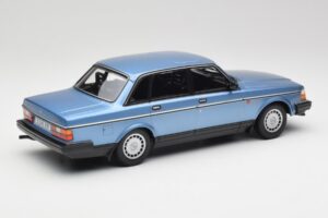 Volvo 240 GL Blau Metallic Minichamps 1:18 155171404 Druckguss — Bild 2 von 6