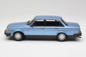 Volvo 240 GL Blau Metallic Minichamps 1:18 155171404 Druckguss — Bild 3 von 6