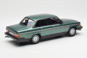 Volvo 240 GL Grün Metallic Minichamps 1:18 155171400 Druckguss — Bild 2 von 6
