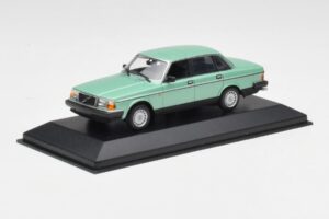 Volvo 240 GL Grün Metallic Minichamps 1:43 400171402 Druckguss — Bild 2 von 4