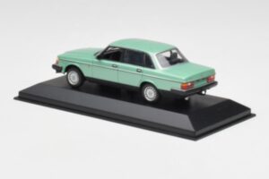 Volvo 240 GL Grün Metallic Minichamps 1:43 400171402 Druckguss — Bild 3 von 4