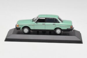 Volvo 240 GL Grün Metallic Minichamps 1:43 400171402 Druckguss