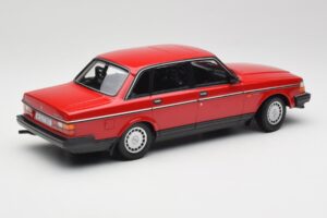 Volvo 240 GL Rot Minichamps 1:18 155171401 Druckguss — Bild 2 von 6