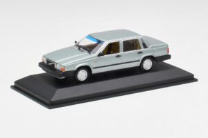 Volvo 240 GL Silber Metallic Minichamps 1:43 940171402 Druckguss — Bild 2 von 4