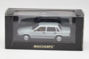 Volvo 240 GL Silber Metallic Minichamps 1:43 940171402 Druckguss — Bild 4 von 4