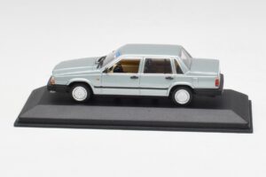 Volvo 240 GL Silber Metallic Minichamps 1:43 940171402 Druckguss